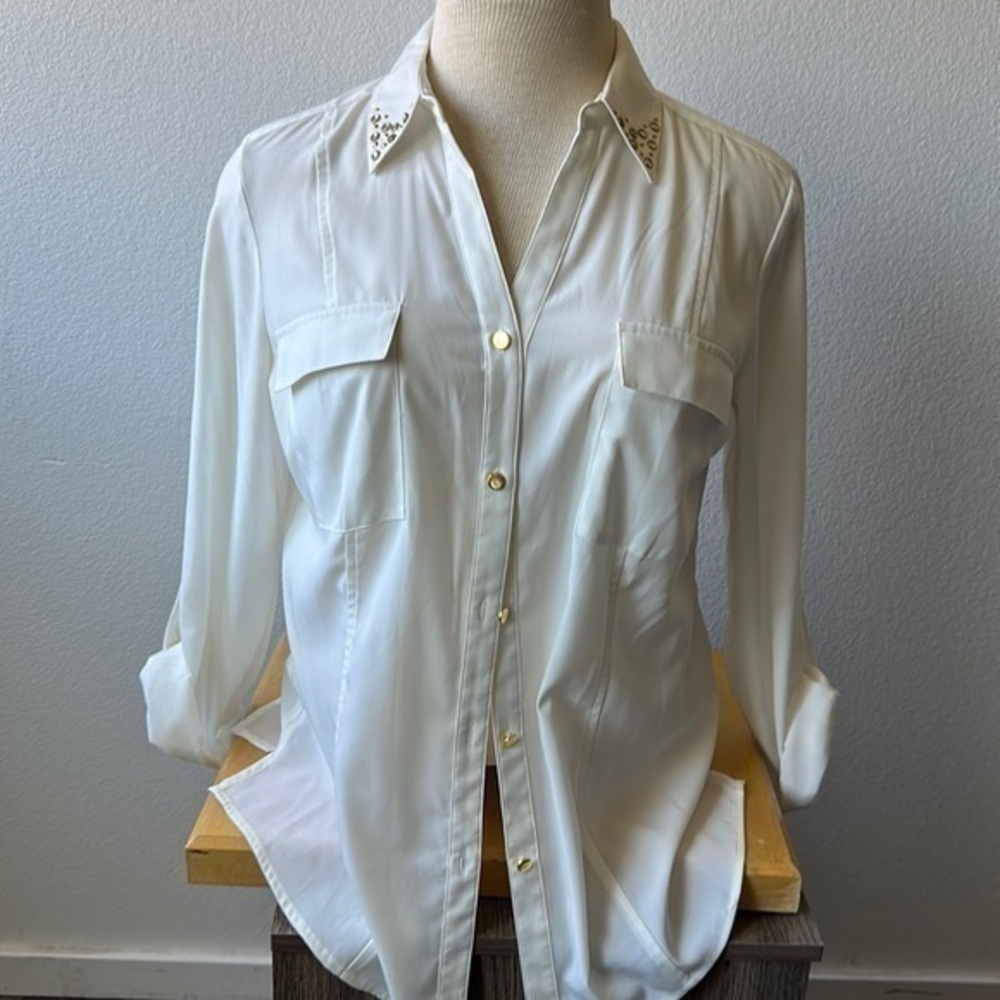 JM top gold buttons, cream colored size XL button up